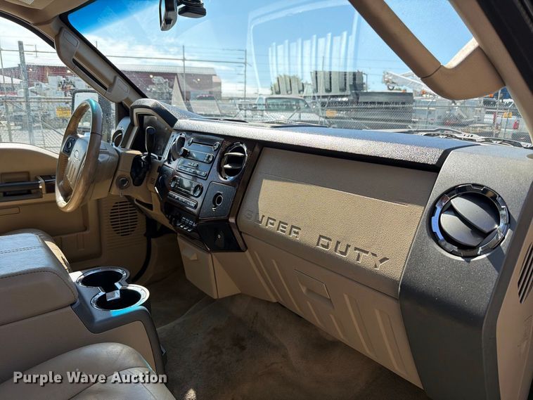 image for item FT6424 2008 Ford F350 Super Duty Crew Cab flatbed pickup truck