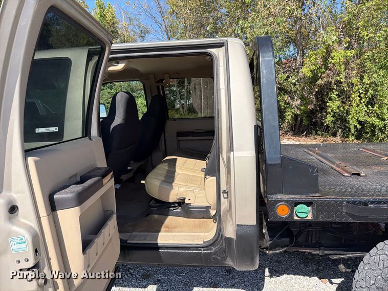 image for item FT6424 2008 Ford F350 Super Duty Crew Cab flatbed pickup truck
