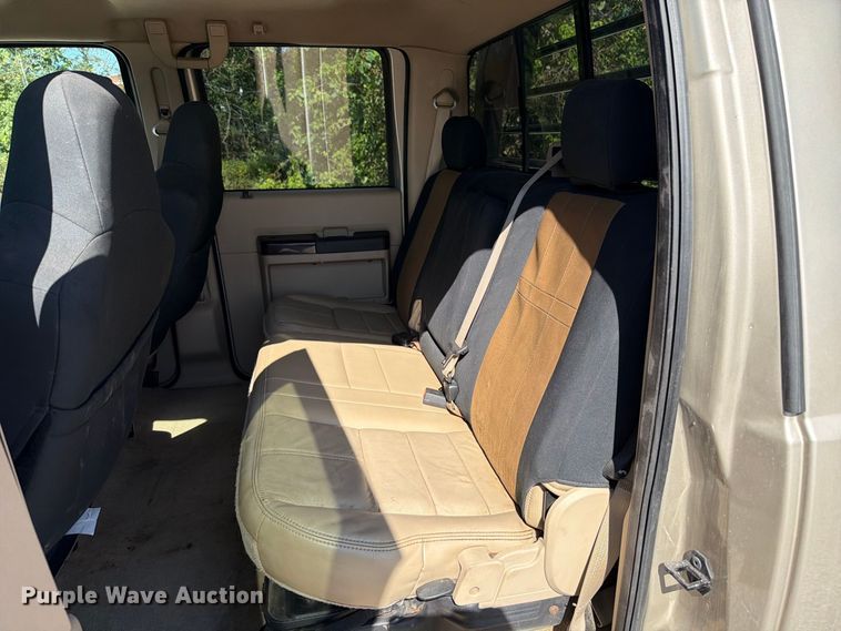 image for item FT6424 2008 Ford F350 Super Duty Crew Cab flatbed pickup truck
