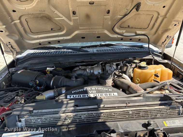 image for item FT6424 2008 Ford F350 Super Duty Crew Cab flatbed pickup truck