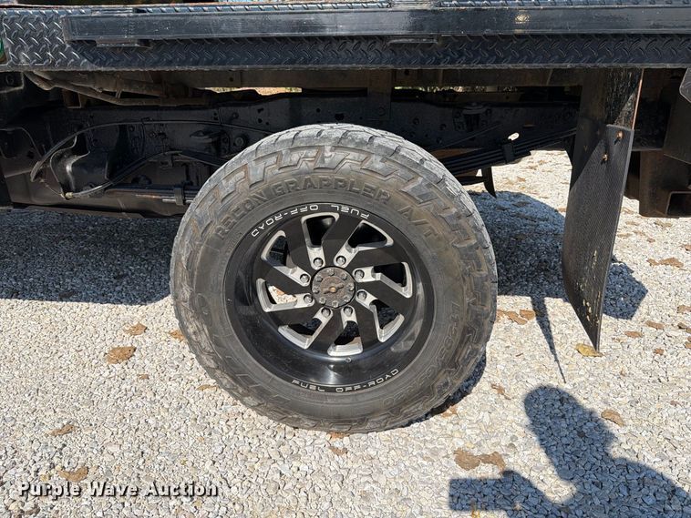image for item FT6424 2008 Ford F350 Super Duty Crew Cab flatbed pickup truck