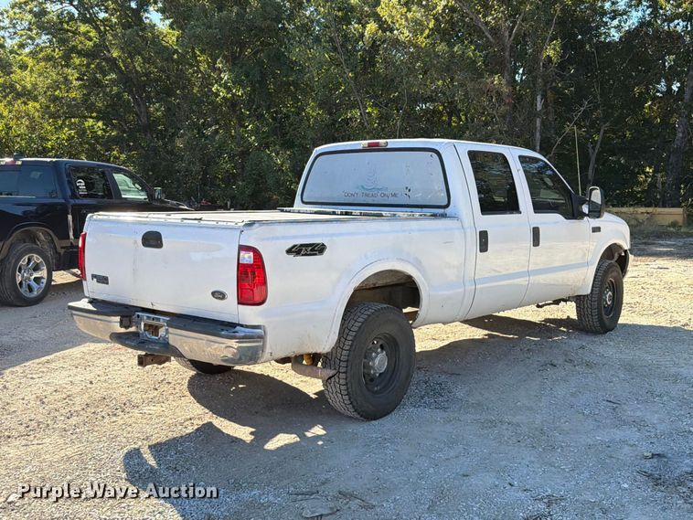 image for item FT6427 2004 Ford F250 Super Duty Crew Cab pickup truck