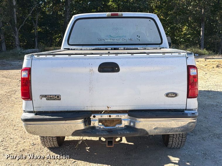 image for item FT6427 2004 Ford F250 Super Duty Crew Cab pickup truck