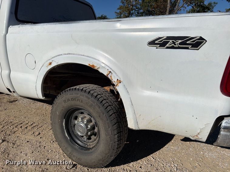 image for item FT6427 2004 Ford F250 Super Duty Crew Cab pickup truck