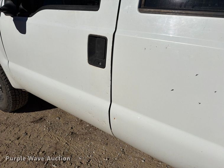 image for item FT6427 2004 Ford F250 Super Duty Crew Cab pickup truck