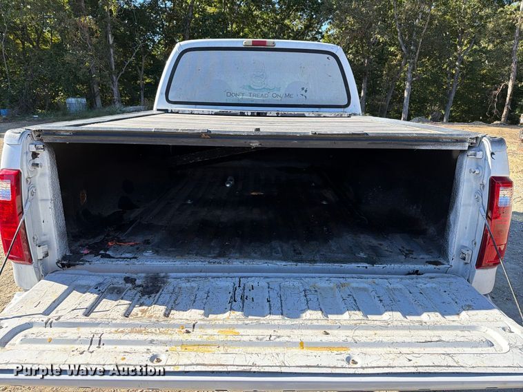 image for item FT6427 2004 Ford F250 Super Duty Crew Cab pickup truck