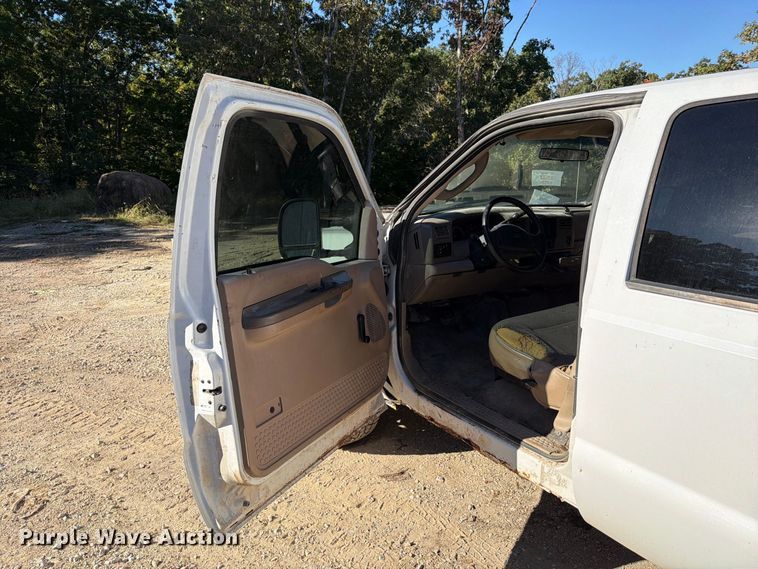 image for item FT6427 2004 Ford F250 Super Duty Crew Cab pickup truck