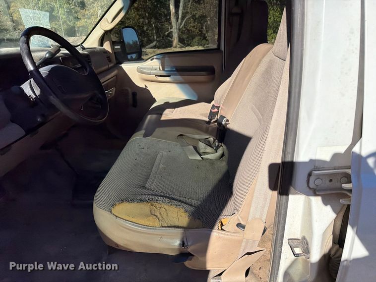image for item FT6427 2004 Ford F250 Super Duty Crew Cab pickup truck