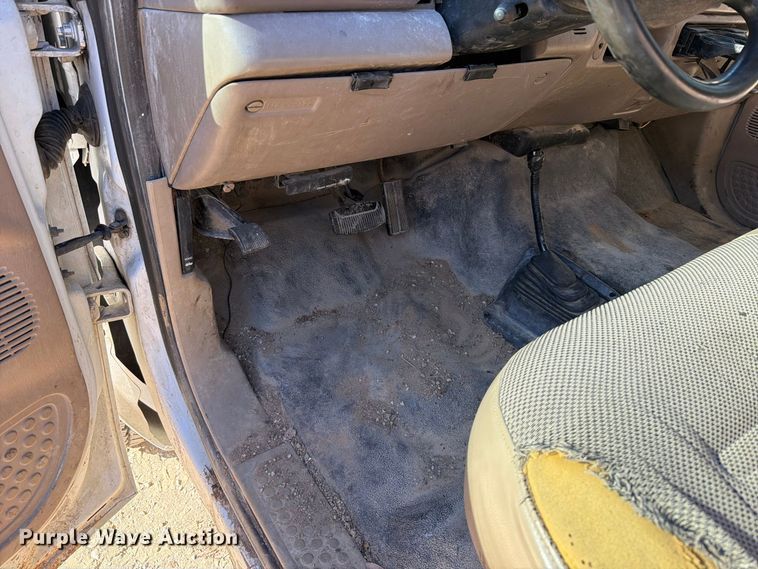 image for item FT6427 2004 Ford F250 Super Duty Crew Cab pickup truck