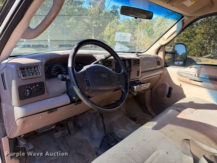 image for item FT6427 2004 Ford F250 Super Duty Crew Cab pickup truck
