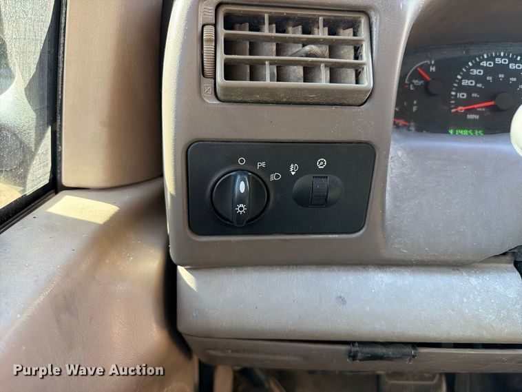 image for item FT6427 2004 Ford F250 Super Duty Crew Cab pickup truck