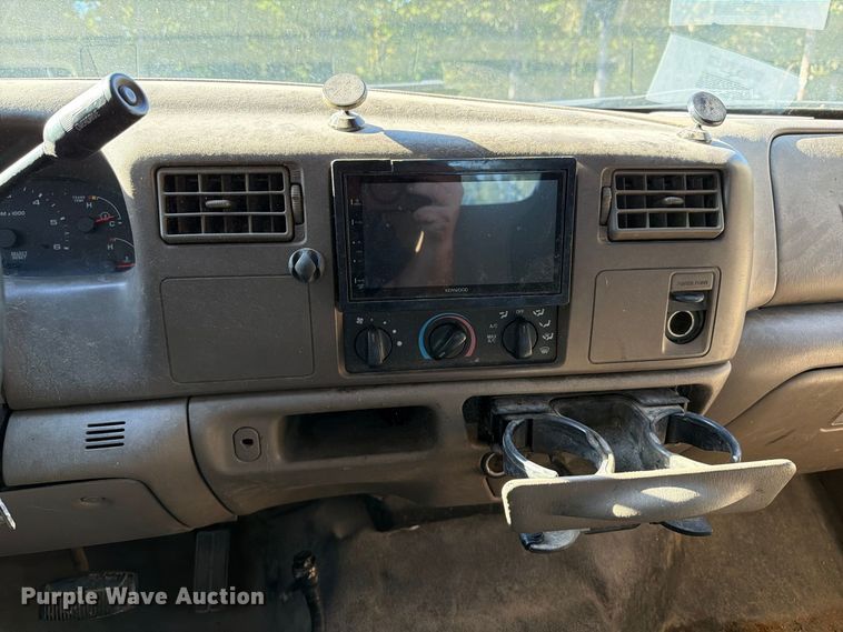 image for item FT6427 2004 Ford F250 Super Duty Crew Cab pickup truck