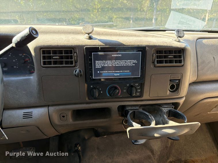 image for item FT6427 2004 Ford F250 Super Duty Crew Cab pickup truck