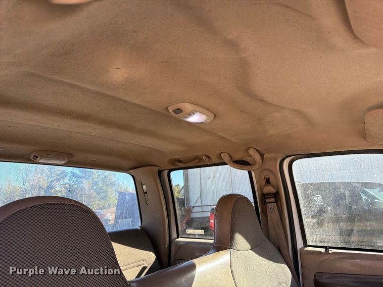 image for item FT6427 2004 Ford F250 Super Duty Crew Cab pickup truck