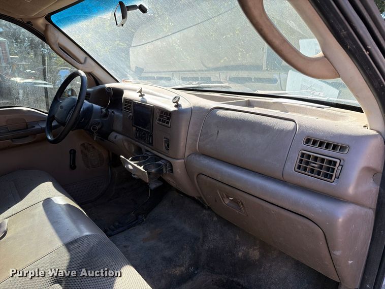 image for item FT6427 2004 Ford F250 Super Duty Crew Cab pickup truck