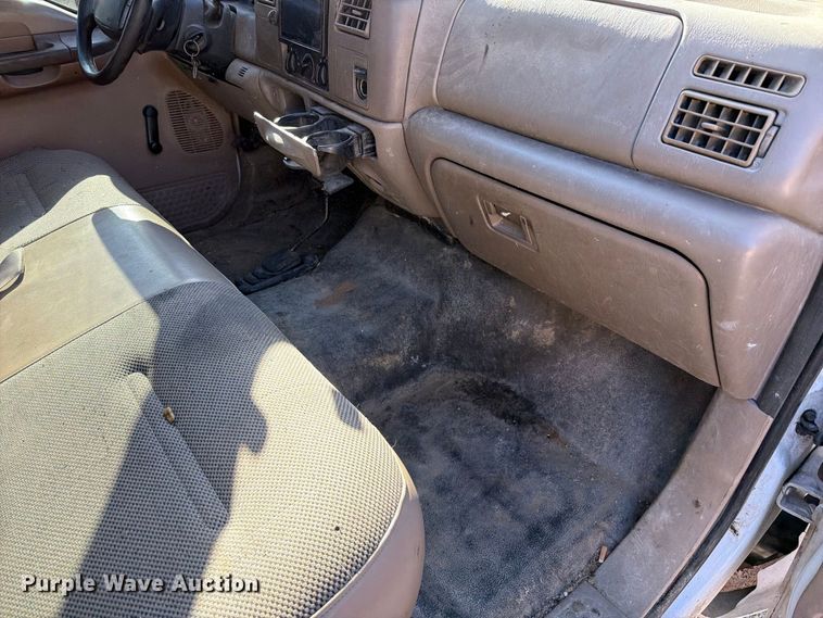 image for item FT6427 2004 Ford F250 Super Duty Crew Cab pickup truck