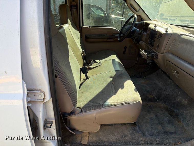 image for item FT6427 2004 Ford F250 Super Duty Crew Cab pickup truck