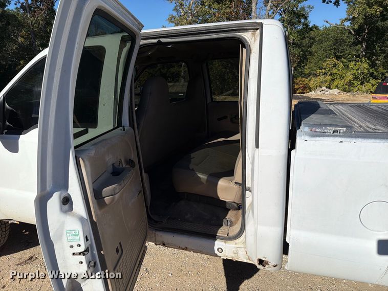 image for item FT6427 2004 Ford F250 Super Duty Crew Cab pickup truck