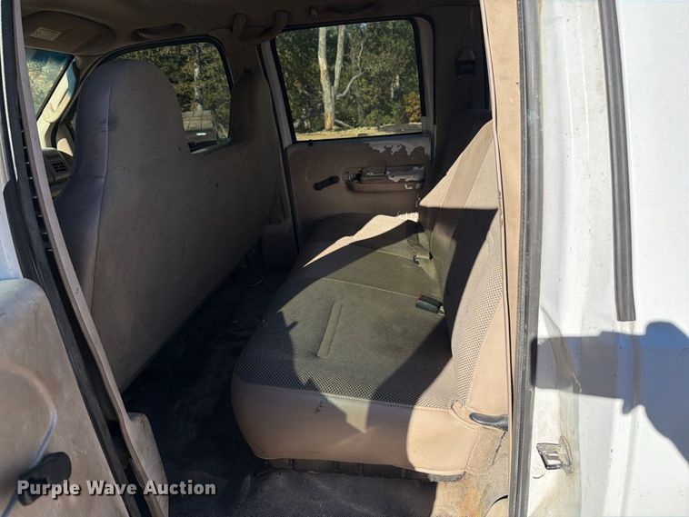 image for item FT6427 2004 Ford F250 Super Duty Crew Cab pickup truck