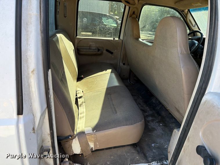 image for item FT6427 2004 Ford F250 Super Duty Crew Cab pickup truck
