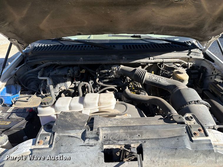 image for item FT6427 2004 Ford F250 Super Duty Crew Cab pickup truck