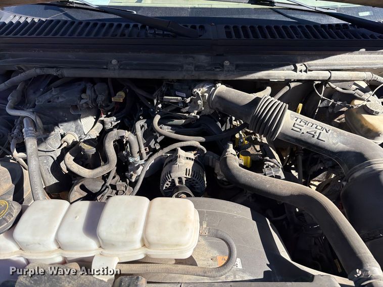 image for item FT6427 2004 Ford F250 Super Duty Crew Cab pickup truck