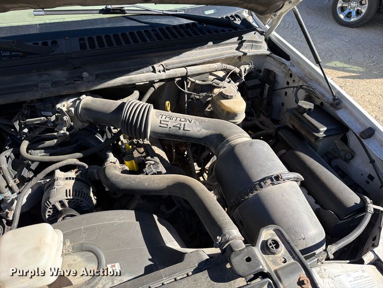 image for item FT6427 2004 Ford F250 Super Duty Crew Cab pickup truck