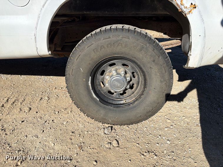 image for item FT6427 2004 Ford F250 Super Duty Crew Cab pickup truck
