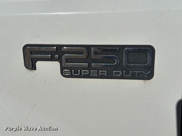 image for item FT6427 2004 Ford F250 Super Duty Crew Cab pickup truck