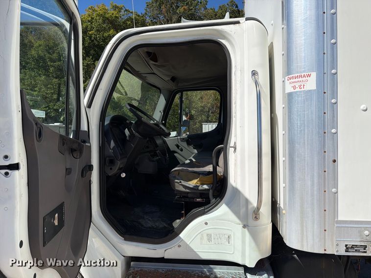 image for item FT6435 2009 Freightliner Business Class M2 box truck