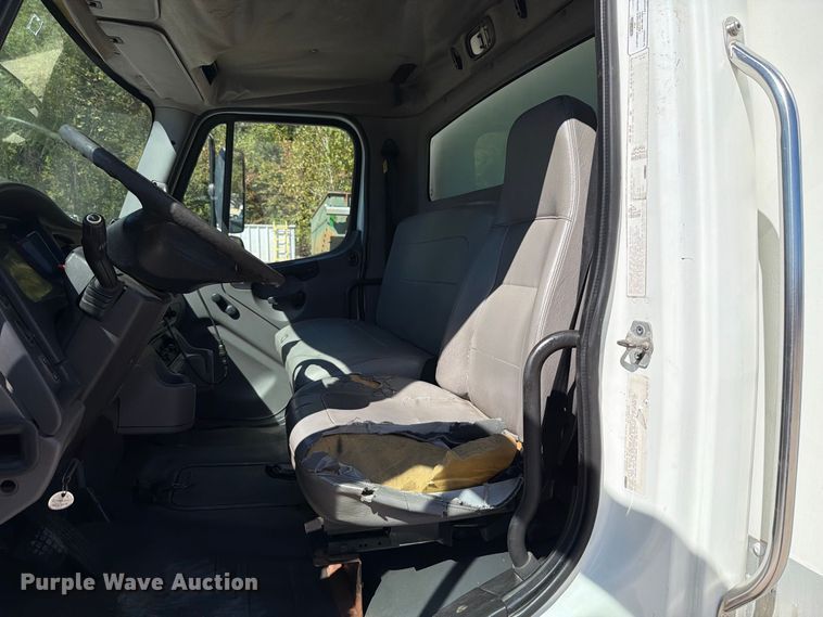 image for item FT6435 2009 Freightliner Business Class M2 box truck