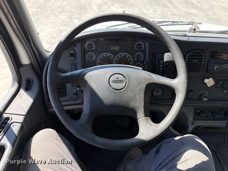 image for item FT6435 2009 Freightliner Business Class M2 box truck