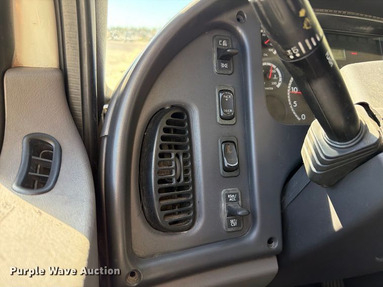 image for item FT6435 2009 Freightliner Business Class M2 box truck