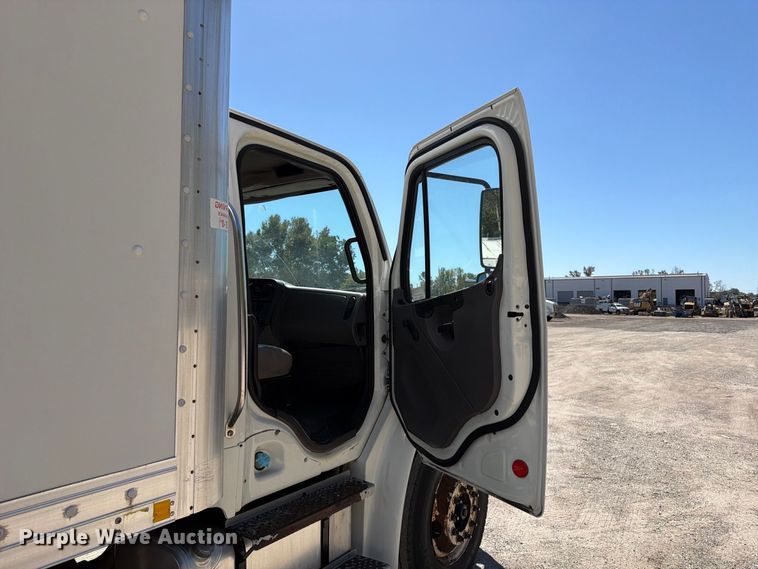 image for item FT6435 2009 Freightliner Business Class M2 box truck