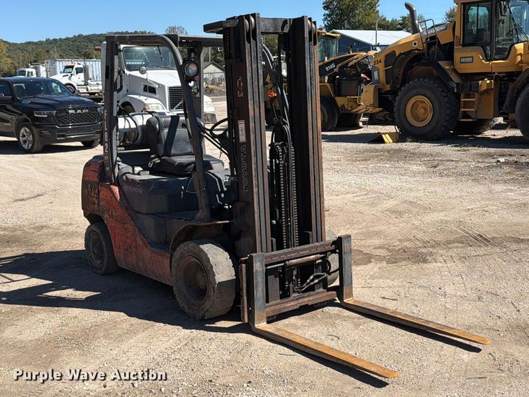 image for item FT6437 Toyota 8FGU25 forklift