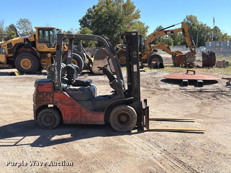 image for item FT6437 Toyota 8FGU25 forklift