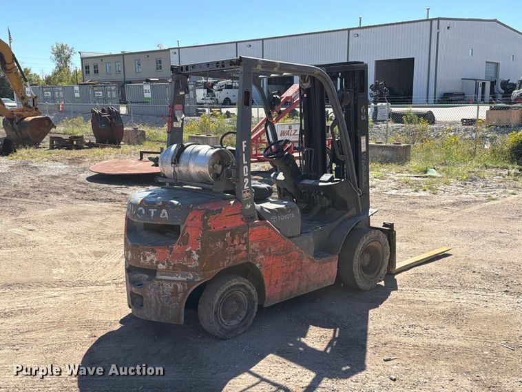 image for item FT6437 Toyota 8FGU25 forklift