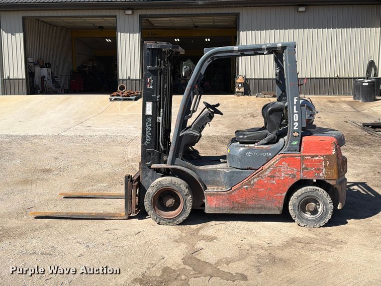 image for item FT6437 Toyota 8FGU25 forklift
