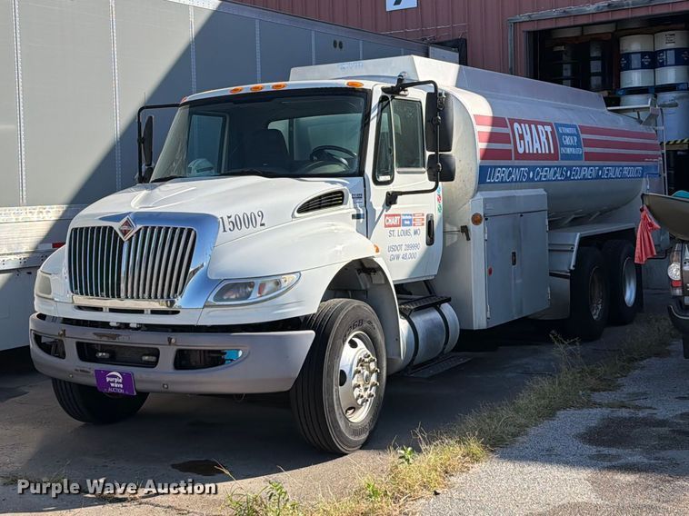 image for item FT6460 2015 International 4400SBA fuel truck