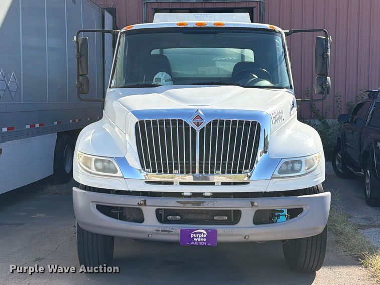 image for item FT6460 2015 International 4400SBA fuel truck