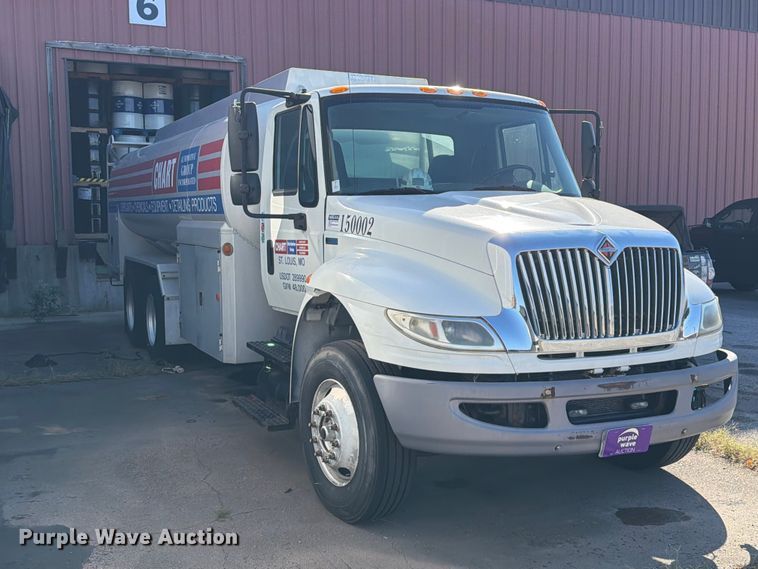 image for item FT6460 2015 International 4400SBA fuel truck