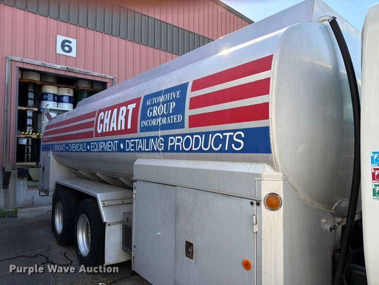 image for item FT6460 2015 International 4400SBA fuel truck