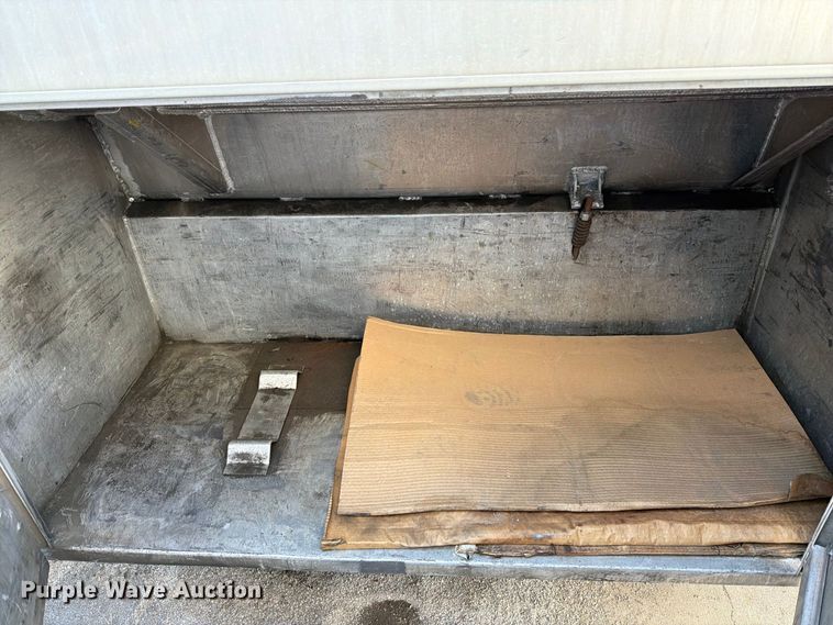 image for item FT6460 2015 International 4400SBA fuel truck