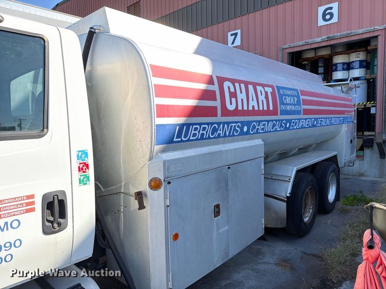 image for item FT6460 2015 International 4400SBA fuel truck