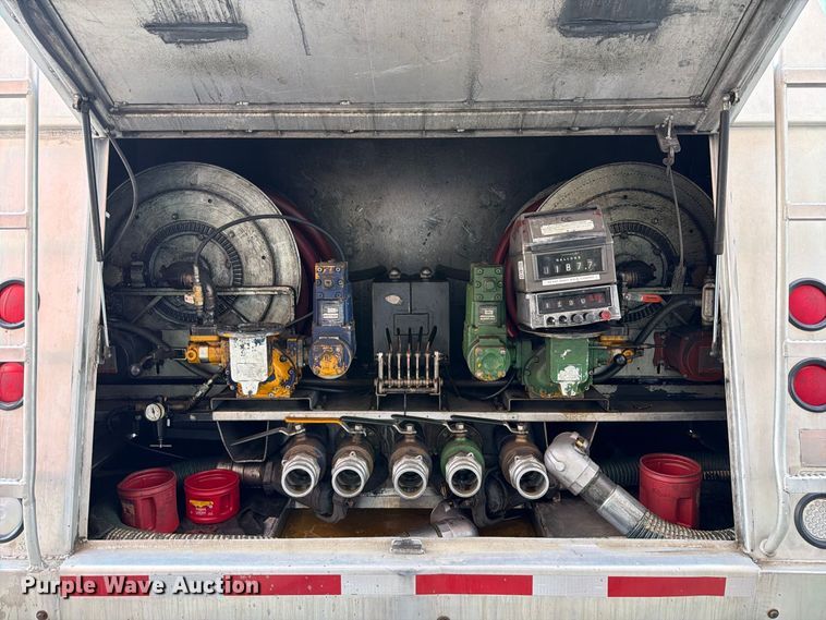 image for item FT6460 2015 International 4400SBA fuel truck