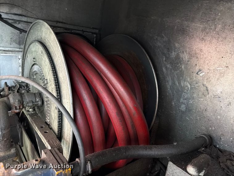 image for item FT6460 2015 International 4400SBA fuel truck
