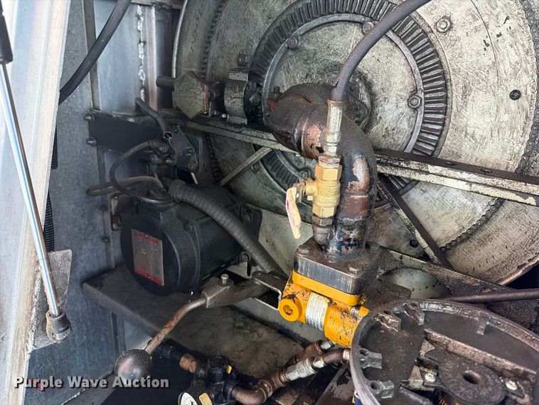 image for item FT6460 2015 International 4400SBA fuel truck