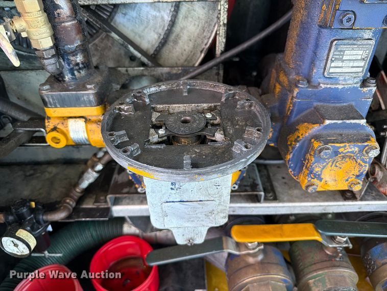 image for item FT6460 2015 International 4400SBA fuel truck