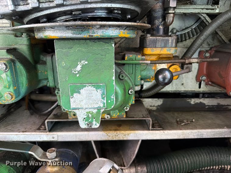 image for item FT6460 2015 International 4400SBA fuel truck
