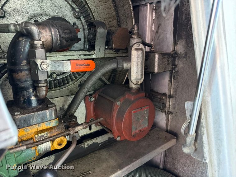 image for item FT6460 2015 International 4400SBA fuel truck